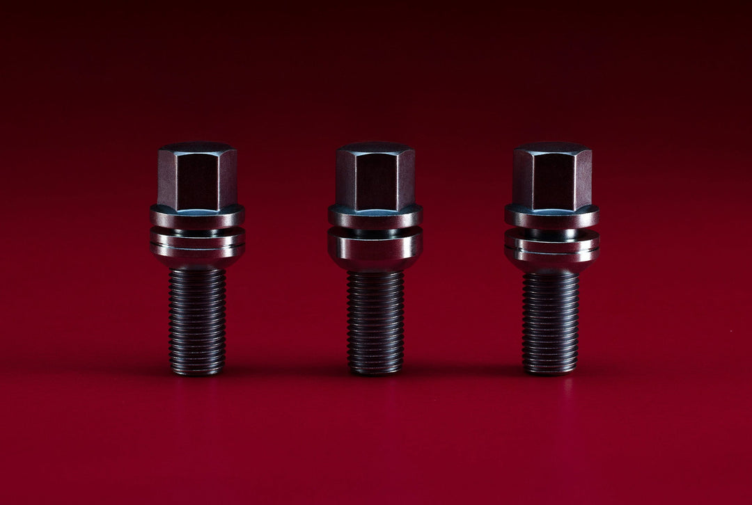 LUG BOLTS